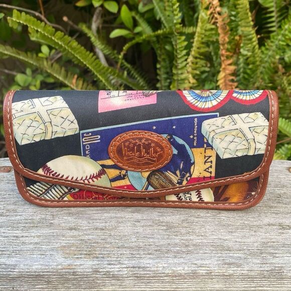 Nicole Miller Novelty Baseball MLB World Series Sunglasses/Glasses Case EUC - Picture 1 of 6